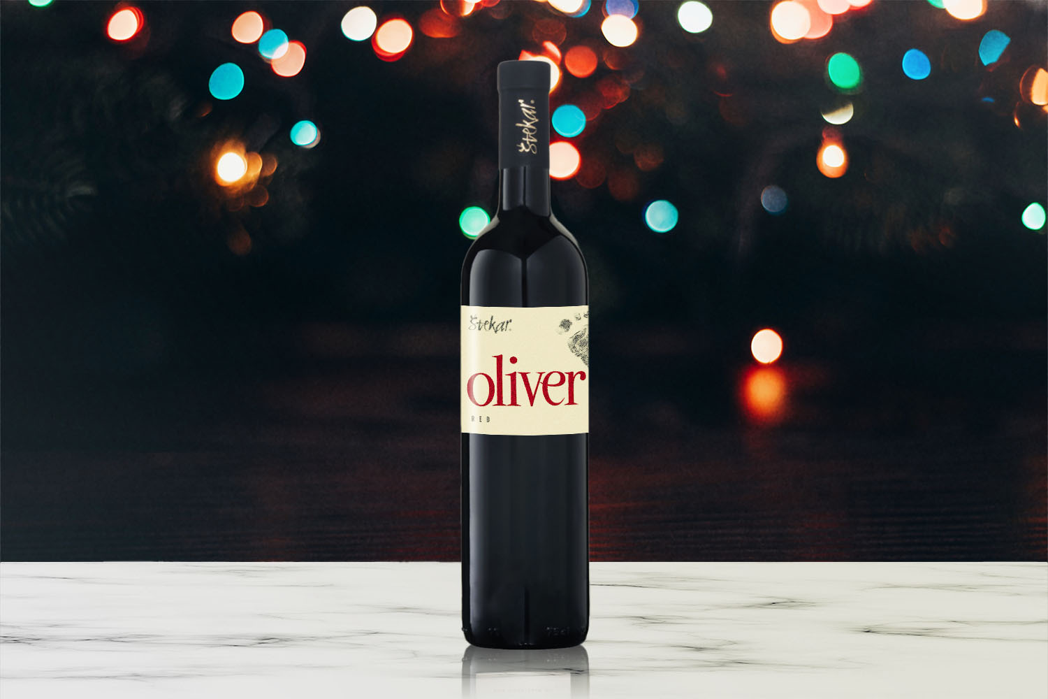 Stekar Oliver Red in front of holiday lights